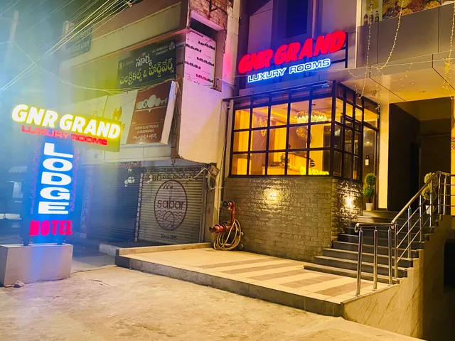 GNR GRAND LUXURY ROOMS