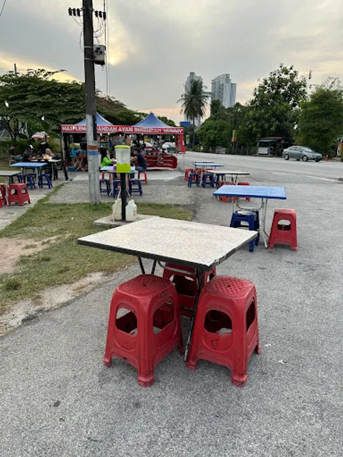 NASI LEMAK PANDAN AYAM BEREMPAH MUMMY'S