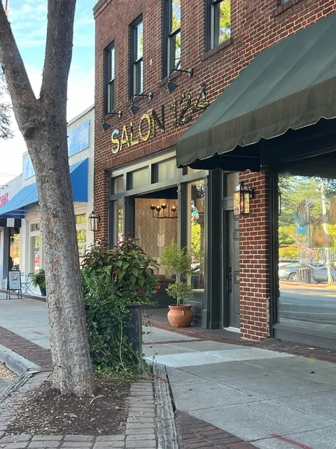 Salon 124 Monroe