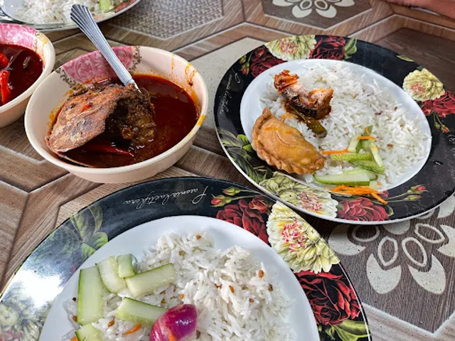 Mek Ngah Nasi Dagang Atas Tol