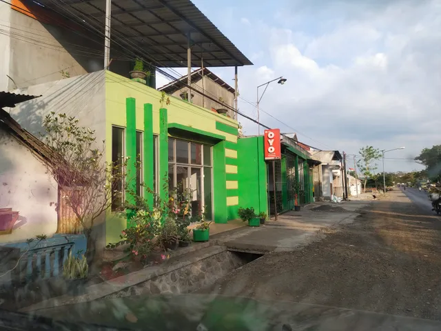 Artcho Residence near Pantai Bentar Probolinggo Mitra RedDoorz