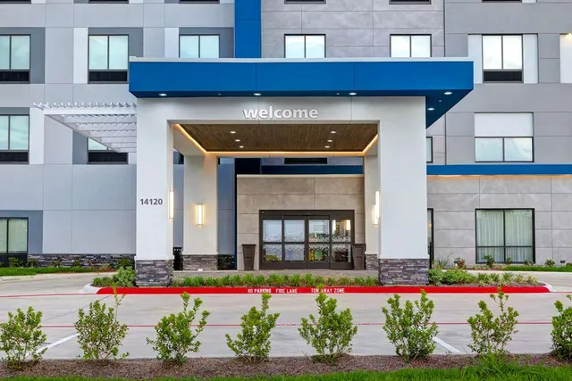 Hampton Inn & Suites Houston East Beltway 8