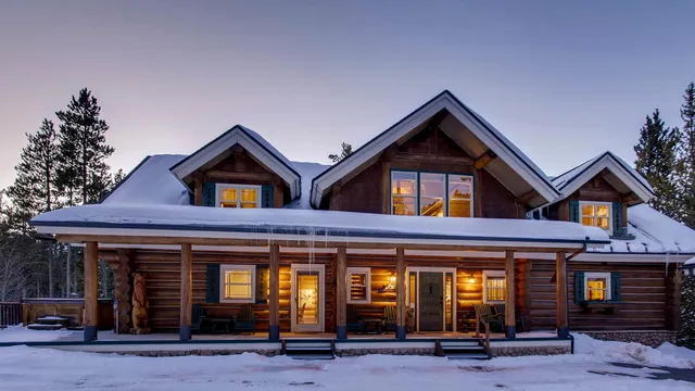 Twin Eagles Lodge by Moving Mountains