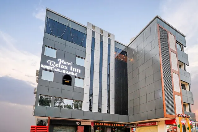 Townhouse OAK Hotel Relax Inn