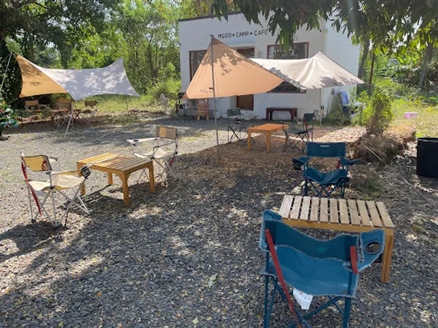 Mood camp cafe