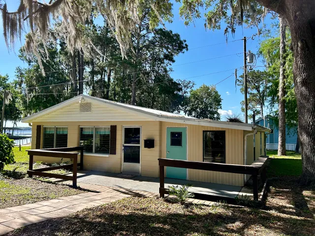 Inglis Lakeside RV Park