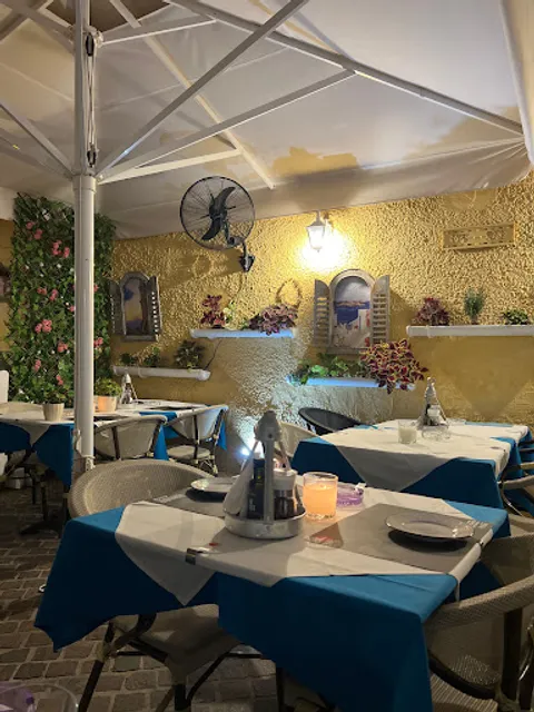 Evies Cafe Restaurant