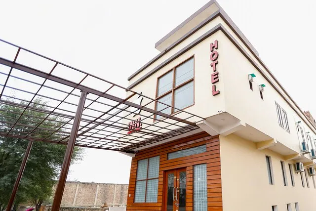 OYO 67162 Hotel Apple Inn