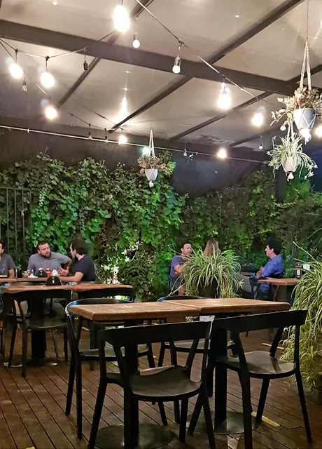 Tres Toques Sangucheria & Bar