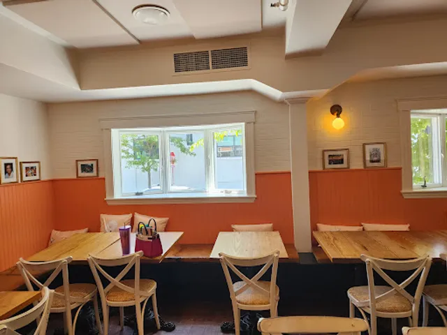 Mamaleh's Kibitz Corner & Events Space