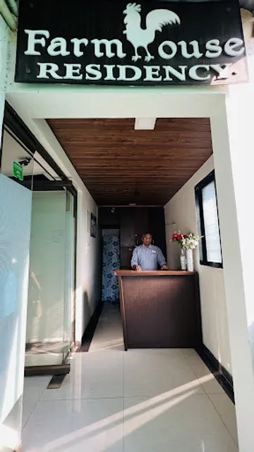 Farmhouse Garden Restaurant / Residency