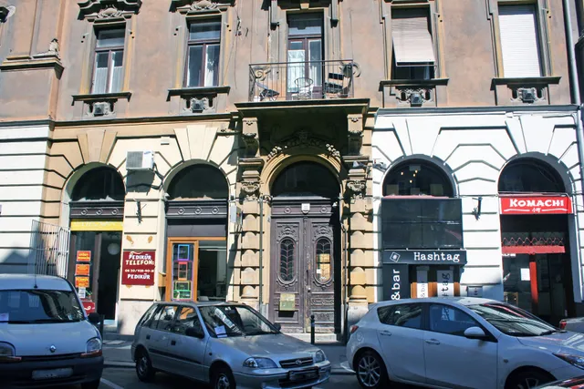 The Cribs of Budapest