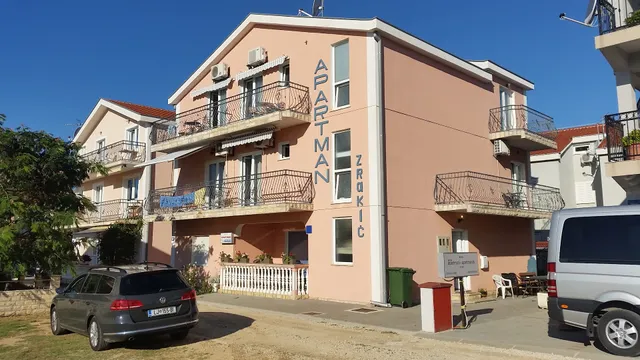 Apartments Zrakic