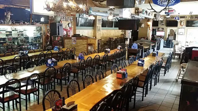 Lewie's Burgers & Brews