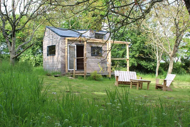 Location Tiny House Finistère "La Tiny sous les noyers"