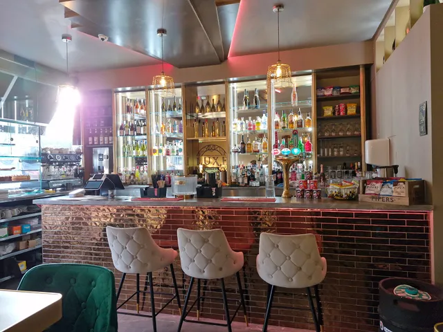 Luxe Bistro Bar