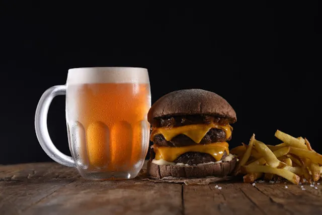 Mikrolot Angus Burger and Special Beer