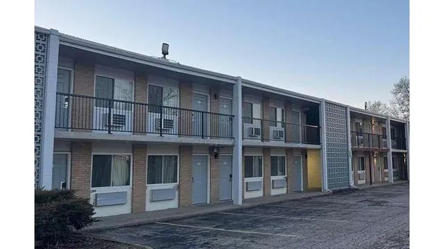 Super 8 by Wyndham Rockford South