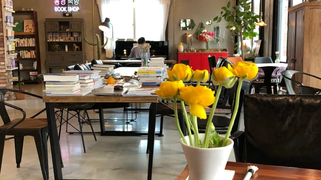 카페동경앤책방