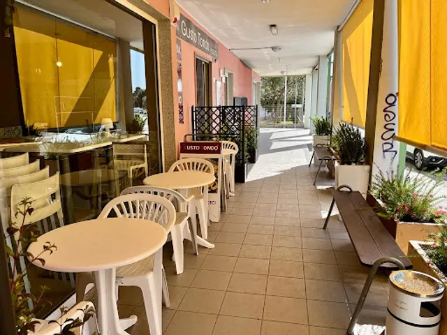 GUSTO TONDO ELMAS PIZZERIA e PANADA