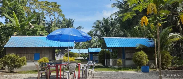 Blue Sea Restaurant & Bungalows