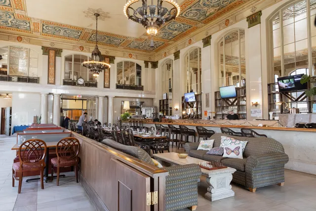 Le Resto: Sushi and Asian Fusion Cuisine