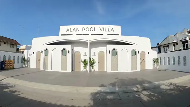 Alan Pool Villa Bangsaen