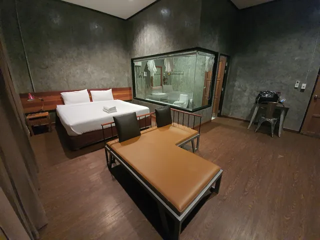 One Four Seven Hotel & Snooker Bar