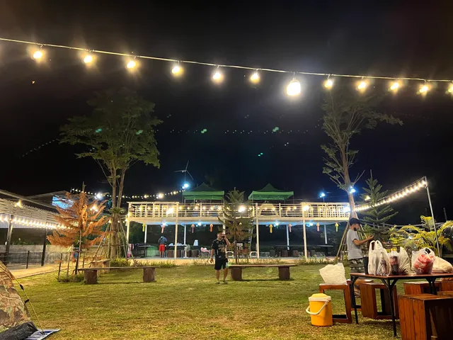 บ้านไร่เจดีย์ใหญ่สวนผึ้ง ลานกางเต็นท์ เล่นน้ำ