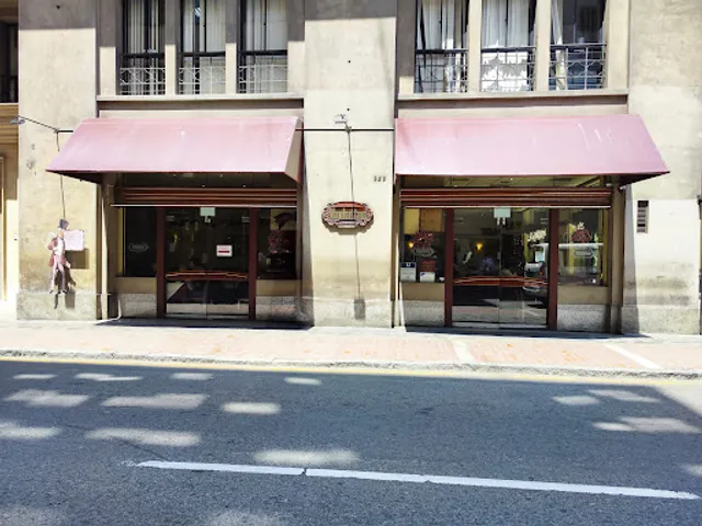 Manhattan Restaurante Café Bar