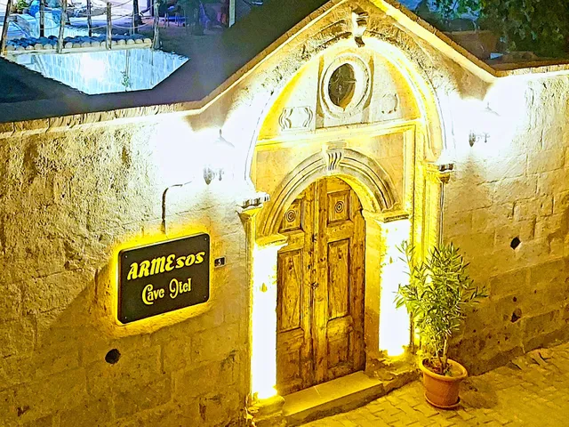 ARMEsos cave hotel
