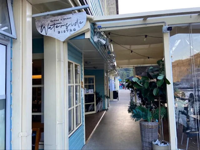 Waterside Bistro - waterfront cafe