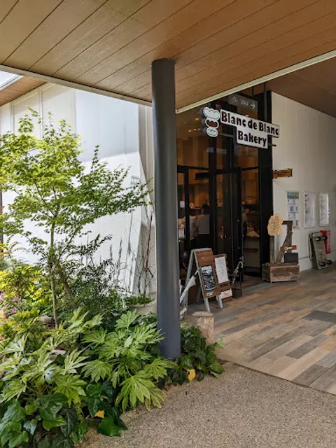 Blanc de Blanc Bakery