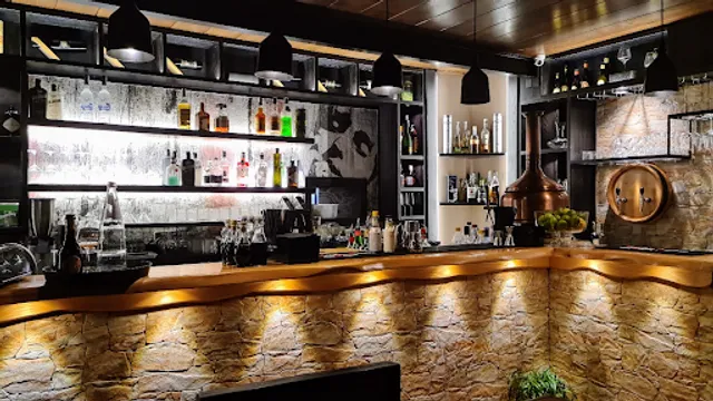 La Vineria Bar & Lounge