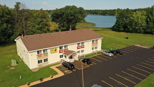 Super 8 by Wyndham Chisago City