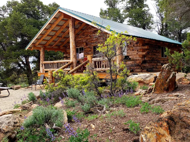 Abajo Haven Guest Cabins