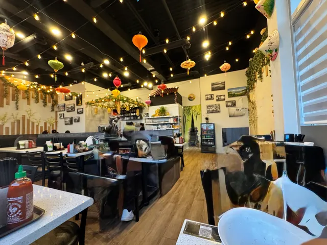 Pho Hue (Vietnamese Cuisine 最美味的越南河粉汤)