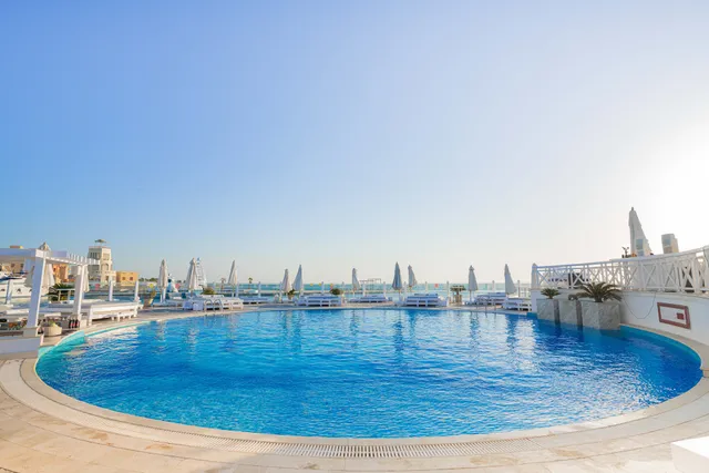 CLUB 88 Pool & Restaurant