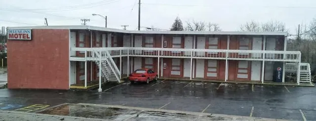 Deluxe Inn Motel