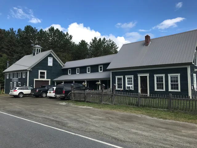 The Maine Roadhouse Hostel and Lodge
