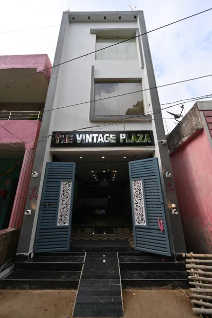 The Vintage Plaza