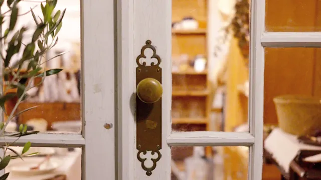 日用品と喫茶 ハチワレ堂