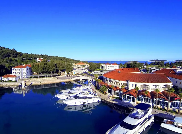 Marina Frapa Resort Rogoznica - Hotel Otok