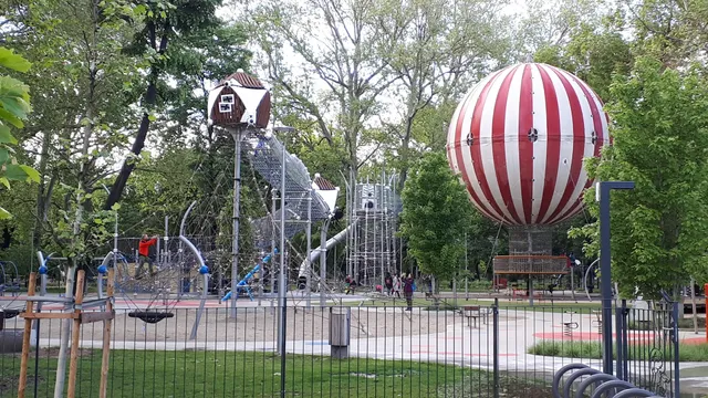 Léggömbös nagyjátszótér