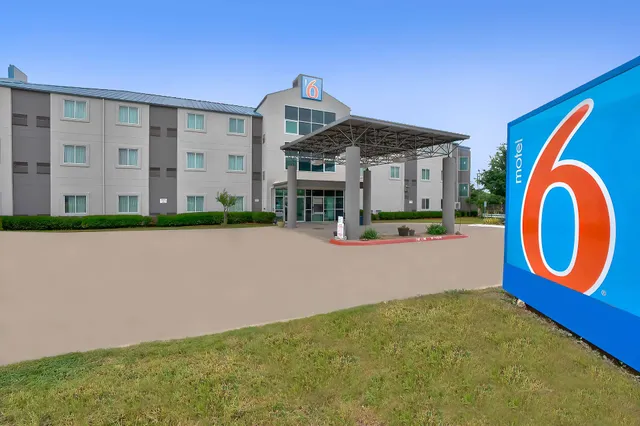 Motel 6 Benbrook, TX - Fort Worth