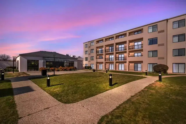 Comfort Inn & Suites Arlington Heights - Buffalo Grove