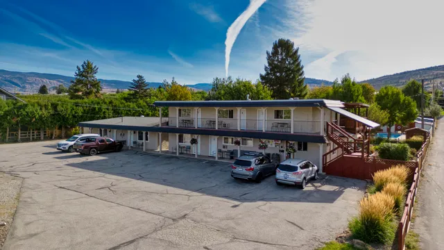 Maple Leaf Motel & RV Resort