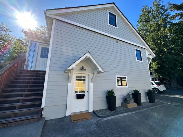 Surfs Inn Guesthouse & Cottages