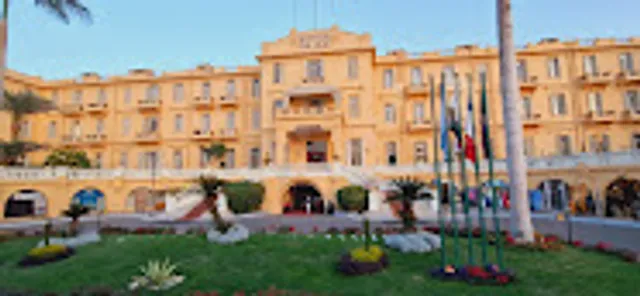 Winter Palace Pavillon Parking entrance