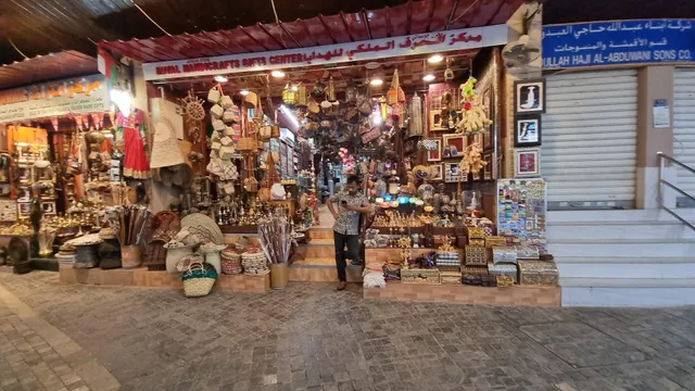 Antiques and Souvenirs Market محمد الهدابي لبيع التحف